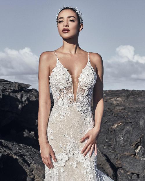 120205 fitted sexy wedding dress with lace and long train 1